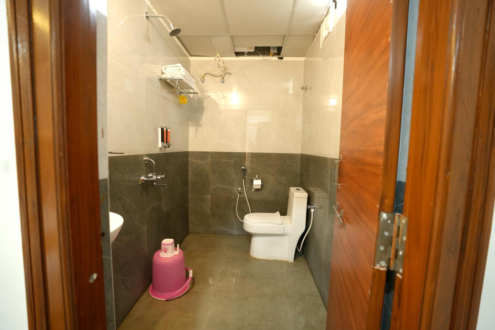 Viola Suites Hyderabad Exteriör bild
