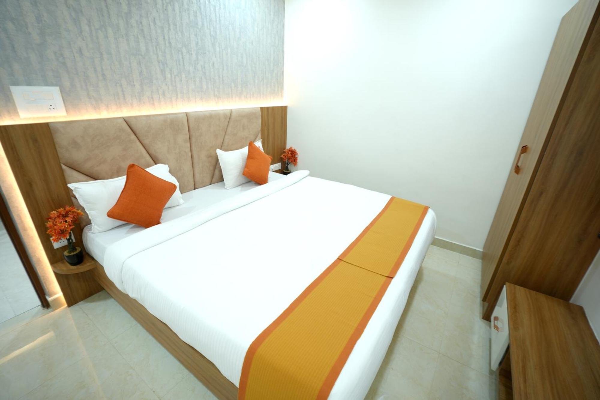 Viola Suites Hyderabad Exteriör bild