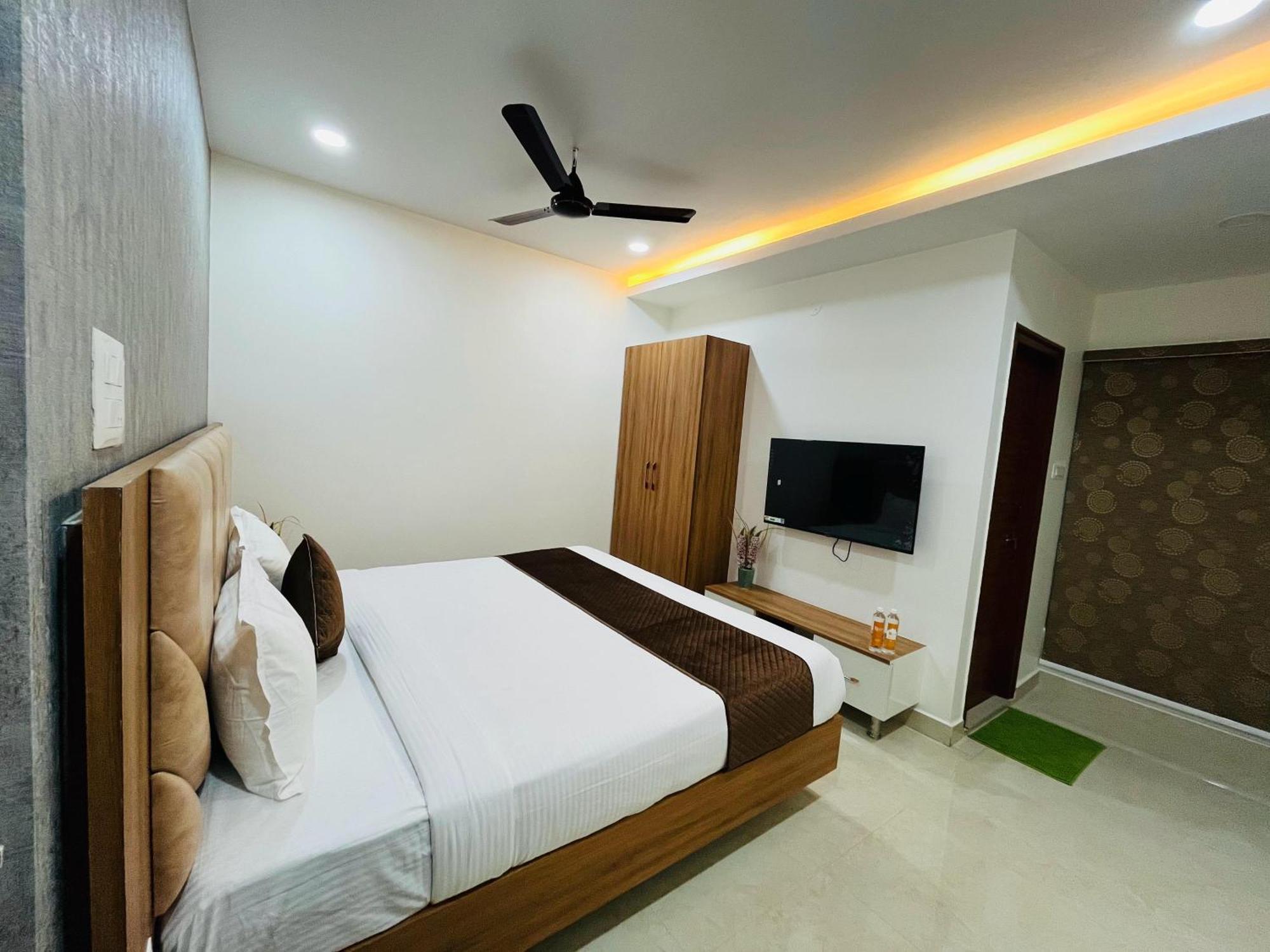 Viola Suites Hyderabad Exteriör bild