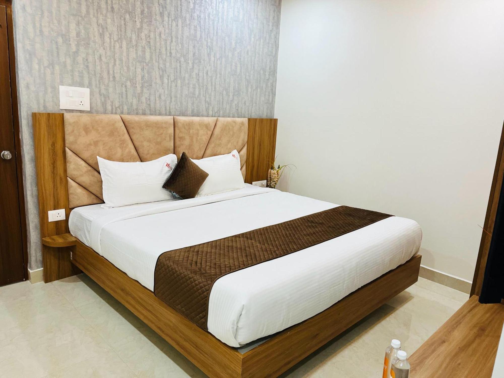 Viola Suites Hyderabad Exteriör bild
