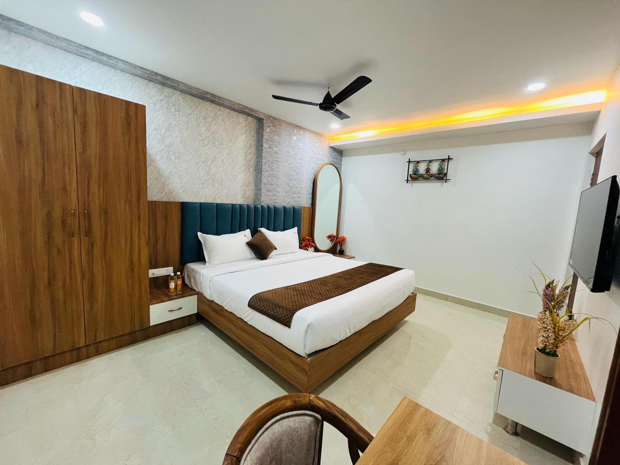 Viola Suites Hyderabad Exteriör bild